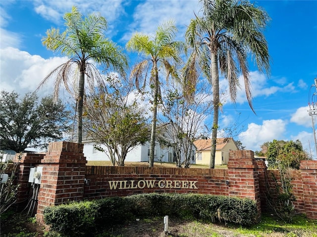 view of community / neighborhood sign