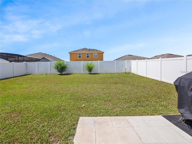 view of yard featuring a patio