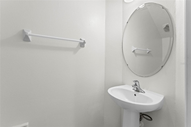 bathroom featuring sink