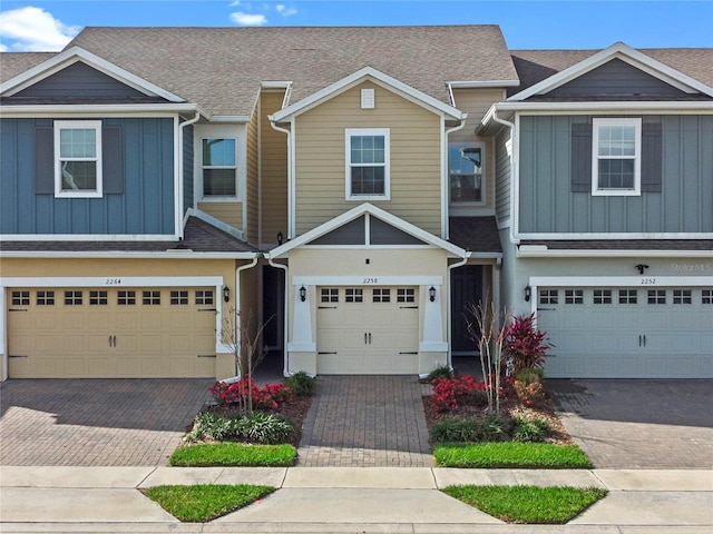 view of front of house with a garage