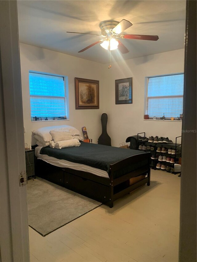 bedroom with ceiling fan