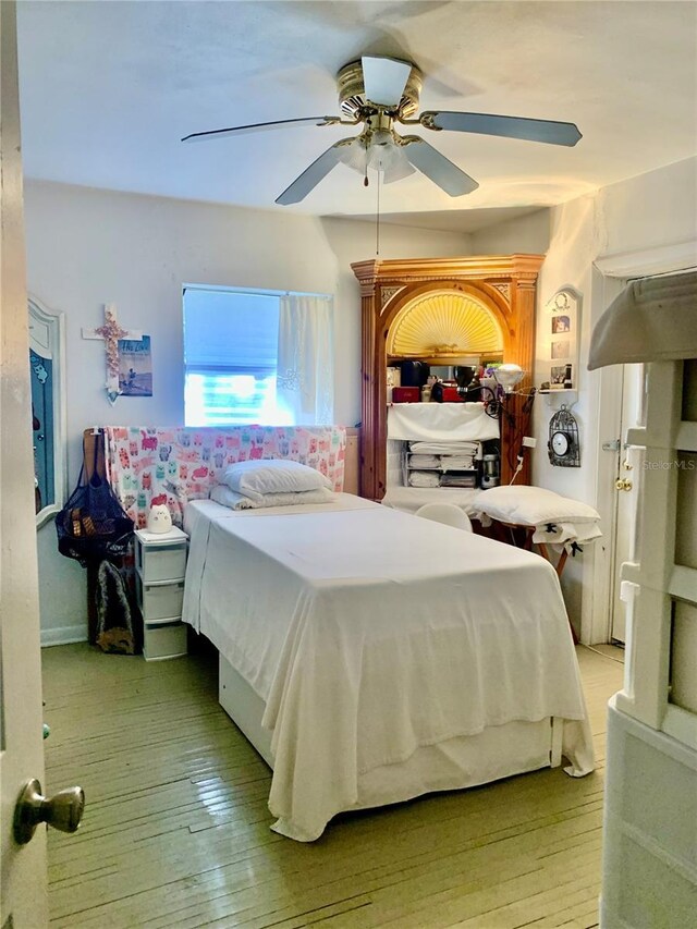 bedroom featuring light wood finished floors and ceiling fan