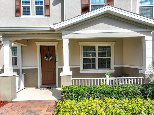 property entrance featuring a porch