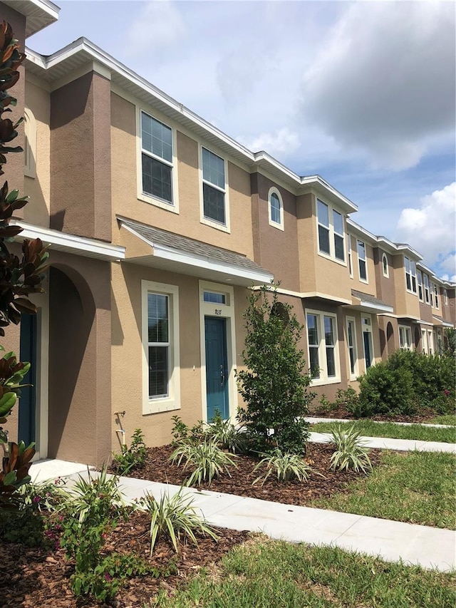 townhome / multi-family property with stucco siding