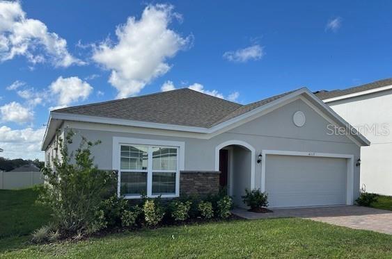 view of front facade with a garage and a front yard