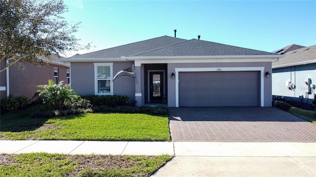 view of front facade featuring a garage and a front yard