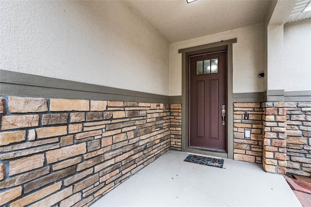 property entrance with stucco siding