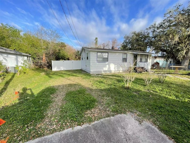 view of front of house with fence and a front lawn