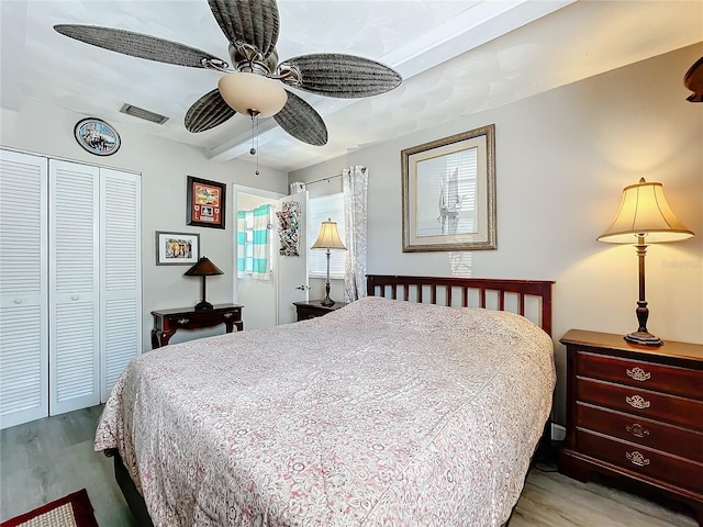 bedroom featuring ceiling fan, a closet, and light hardwood / wood-style floors