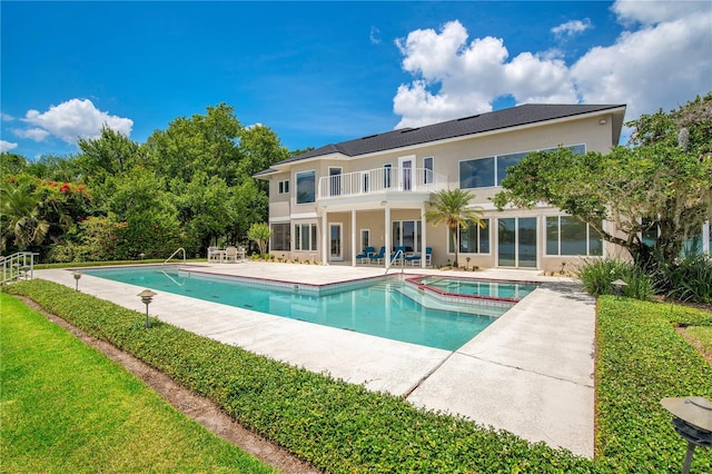 view of pool featuring a patio area and a pool with connected hot tub