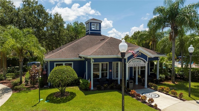 view of front facade with a front lawn