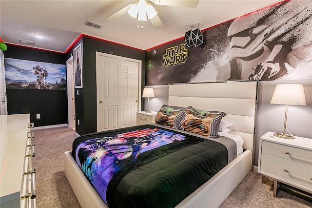 bedroom featuring a textured ceiling, carpet flooring, and ceiling fan