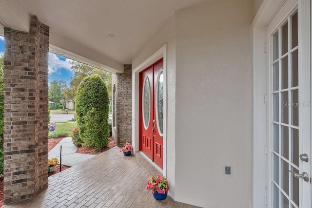 entrance to property with stucco siding