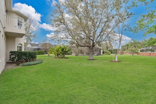 view of yard featuring a balcony