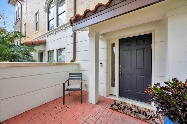 entrance to property with stucco siding