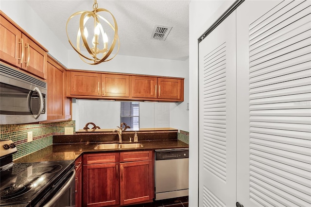 kitchen with visible vents, decorative backsplash, appliances with stainless steel finishes, a sink, and a textured ceiling