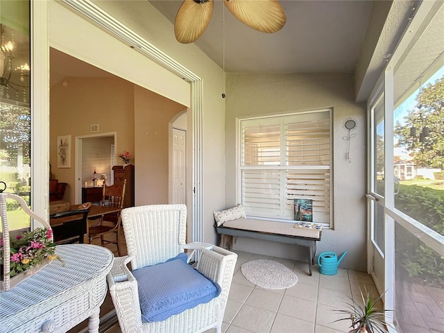 sunroom with ceiling fan
