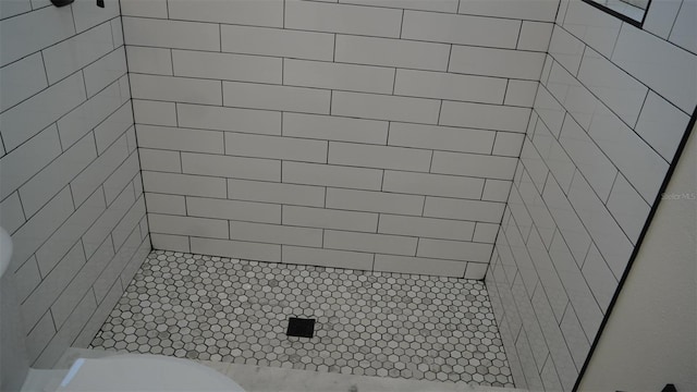 2604 E 11th Ave, Tampa, FL 33605 - bathroom featuring a tile shower and toilet