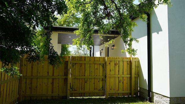 2604 E 11th Ave, Tampa, FL 33605 - view of gate with fence