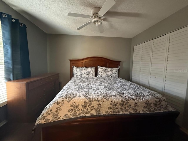 bedroom featuring a textured ceiling, a closet, and ceiling fan