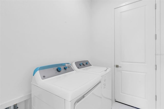 3924 NW 38th St, Cape Coral, FL 33993 - laundry room featuring washing machine and dryer