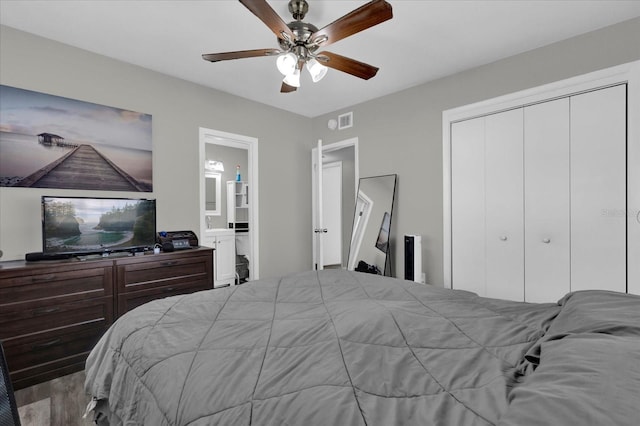 bedroom featuring ceiling fan, a closet, and connected bathroom