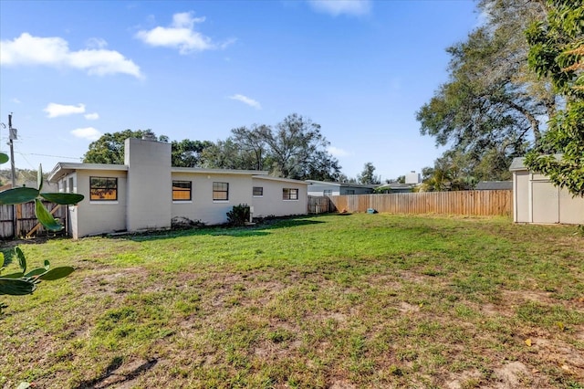 view of yard with a storage unit