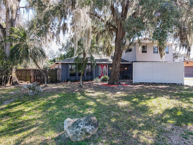 view of front of house featuring a front yard and fence