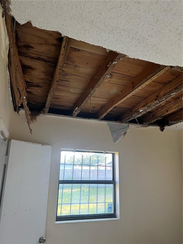 1606 26th St, Orlando, FL 32805 - detailed view of wooden ceiling with exposed beams