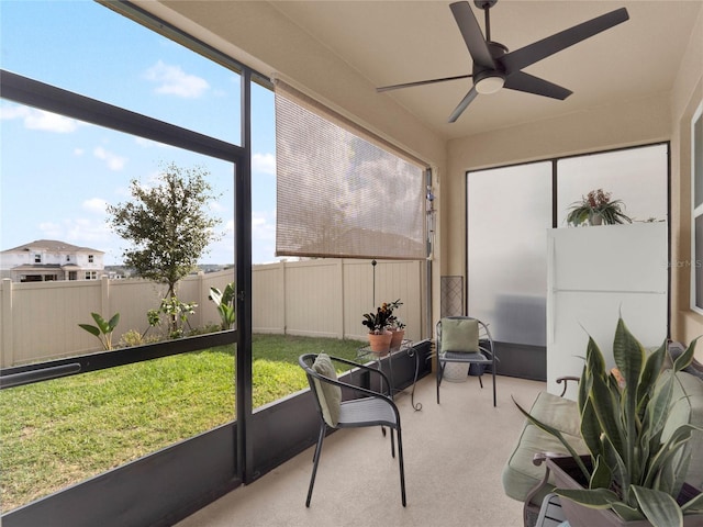 sunroom / solarium with a ceiling fan