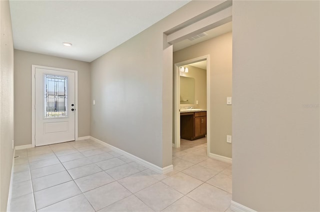 1546 Park Leah Cir, Apopka, FL 32712 - entryway with light tile patterned floors, visible vents, and baseboards