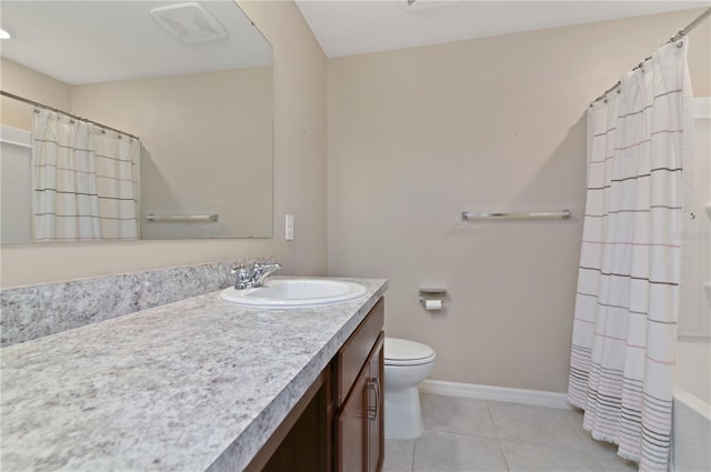1546 Park Leah Cir, Apopka, FL 32712 - full bath with baseboards, toilet, shower / tub combo with curtain, tile patterned floors, and vanity