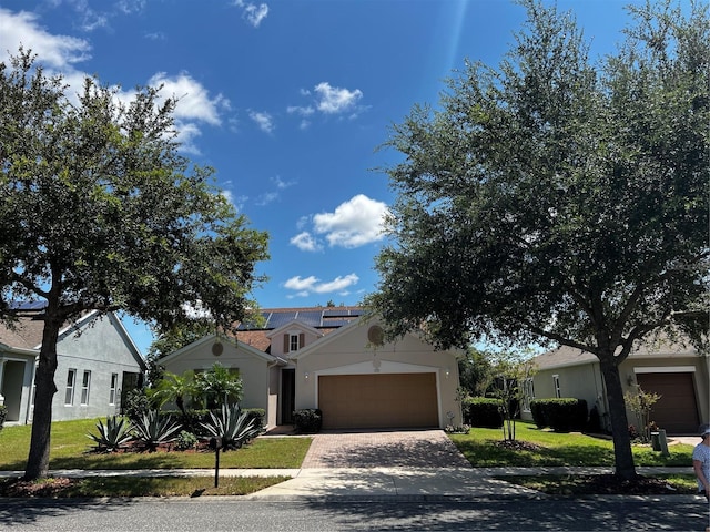 view of front of house featuring a front lawn