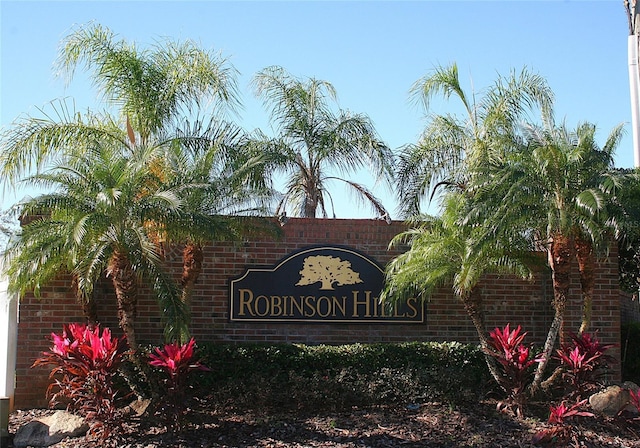 view of community / neighborhood sign