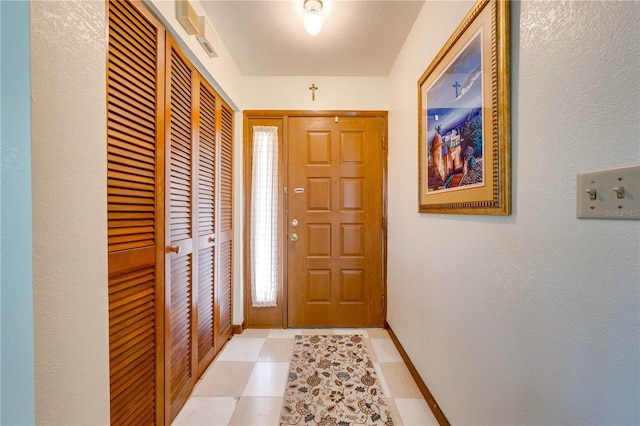 foyer entrance featuring a textured ceiling