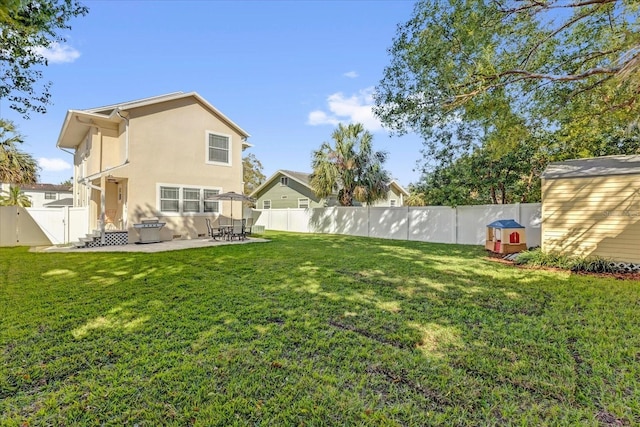 view of yard with a patio area