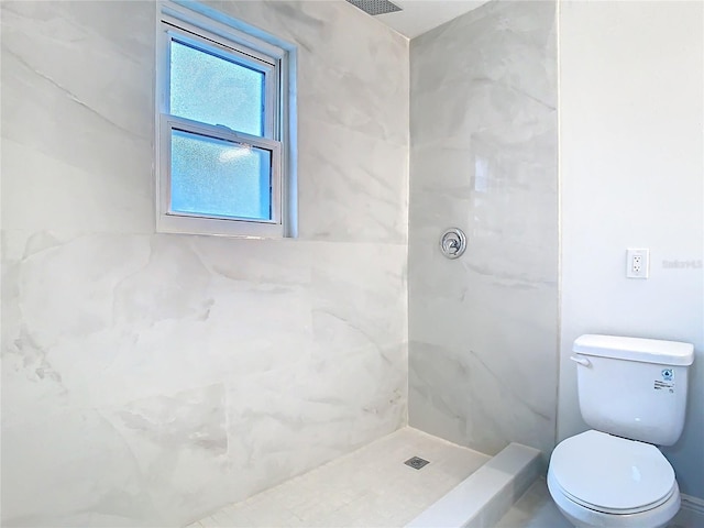 4502 Florence St, Apopka, FL 32712 - bathroom with toilet and a tile shower