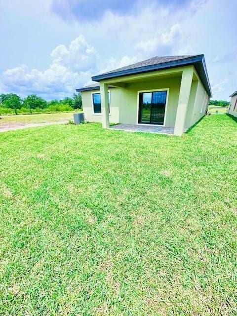 3219 Cup Dr, Lakeland, FL 33803 - back of property with a yard and stucco siding