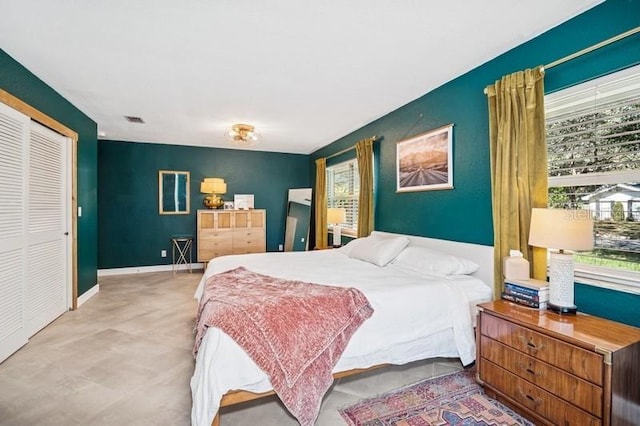 bedroom featuring a closet, visible vents, and baseboards