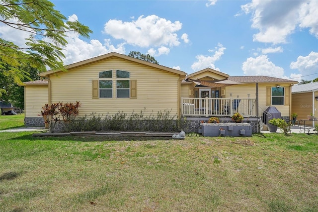 ranch-style home with a front yard