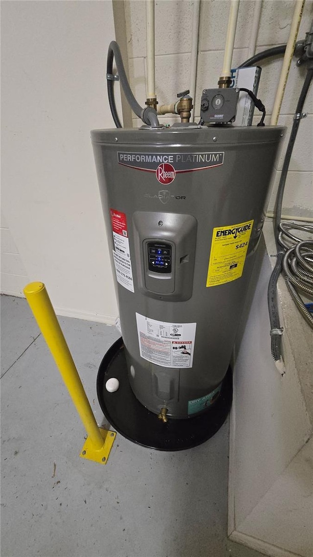 136 Mcleods Way, Winter Springs, FL 32708 - utilities featuring electric water heater
