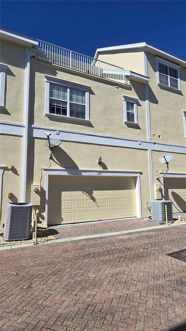 136 Mcleods Way, Winter Springs, FL 32708 - view of front of house featuring a garage, cooling unit, and stucco siding