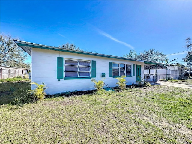 view of front of home featuring a carport, a front yard, and ac unit