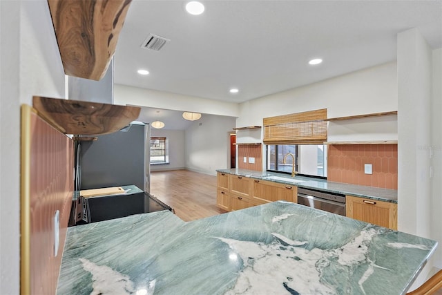 kitchen with visible vents, stainless steel appliances, light wood-style floors, open shelves, and a sink