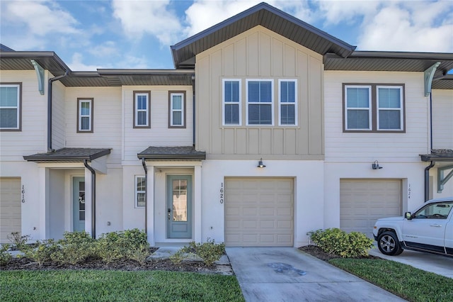 1620 Pelican Dr, Davenport, FL 33896 - view of property with a garage