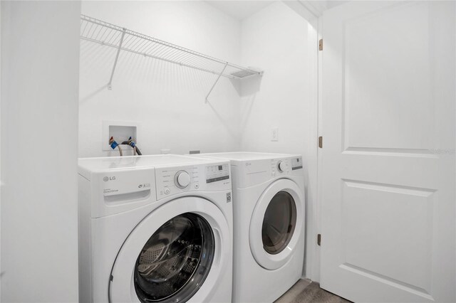 1620 Pelican Dr, Davenport, FL 33896 - washroom featuring washing machine and clothes dryer