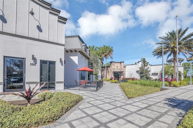 1620 Pelican Dr, Davenport, FL 33896 - view of community with a patio area