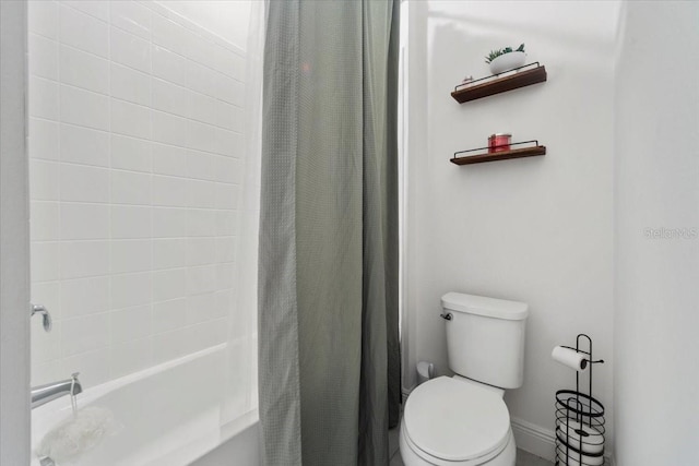 bathroom with shower / tub combo with curtain and toilet