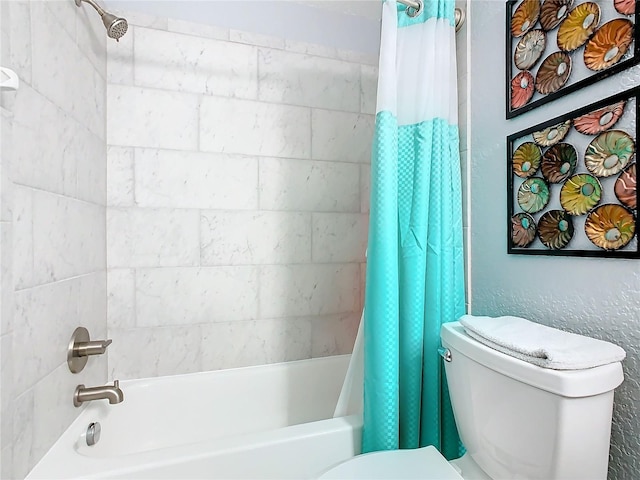 bathroom featuring shower / tub combo with curtain and toilet