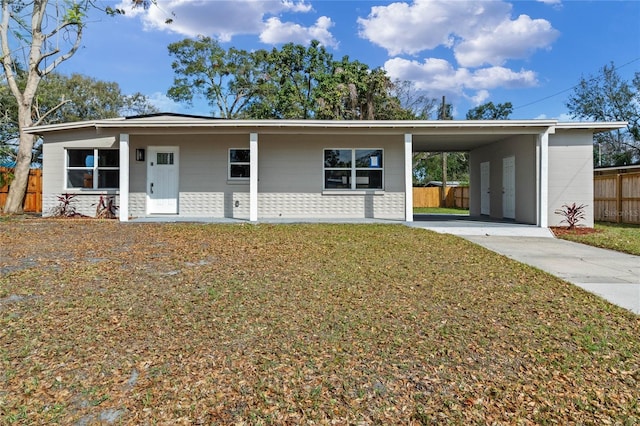 view of front facade featuring driveway, a carport, a front yard, and fence